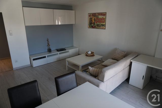 Appartement F3 à louer - 3 pièces - 70.39 m2 - SCHILTIGHEIM - 67 - ALSACE - Century 21 Les Brasseurs Appartement F3 à louer - 3 pièces - 70.39 m2 - SCHILTIGHEIM - 67 - ALSACE - Century 21 Les Brasseurs