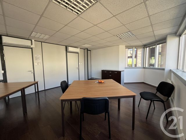 Afficher la photo en grand Appartement Local à louer - 1 pièce - 35.0 m2 - SCHILTIGHEIM - 67 - ALSACE - Century 21 Les Brasseurs