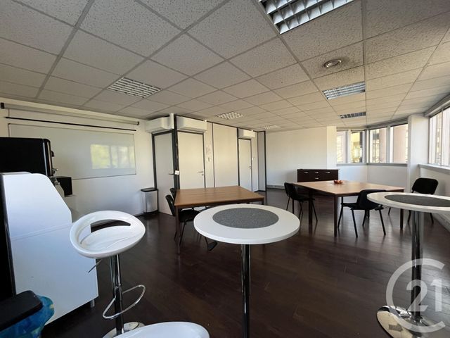 Afficher la photo en grand Appartement Local à louer - 1 pièce - 35.0 m2 - SCHILTIGHEIM - 67 - ALSACE - Century 21 Les Brasseurs