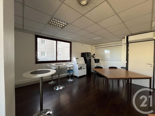 Afficher la photo en grand Appartement Local à louer - 1 pièce - 35.0 m2 - SCHILTIGHEIM - 67 - ALSACE - Century 21 Les Brasseurs