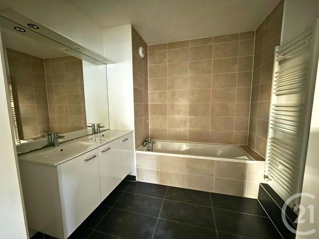 Appartement F4 à louer - 4 pièces - 79.4 m2 - STRASBOURG - 67 - ALSACE - Century 21 Les Brasseurs