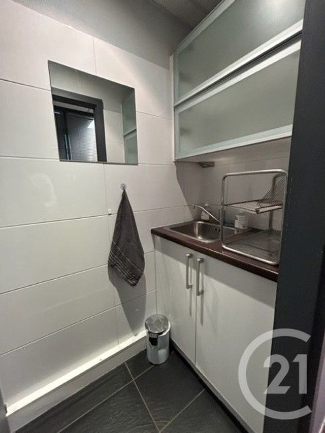 Appartement Local à louer - 1 pièce - 10.0 m2 - SCHILTIGHEIM - 67 - ALSACE - Century 21 Les Brasseurs